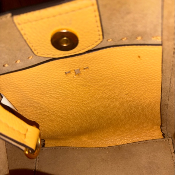 Tory Burch - Small McGraw Bucket Bag - Picture 2 of 11